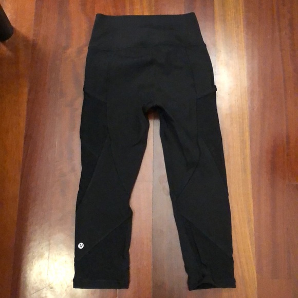 Black Lululemon Leggings with Mesh Pockets, Size 4 - Picture 2 of 5